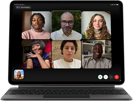 iPad Air, bevestigd aan Magic Keyboard, kleur Zwart, FaceTime-groepsgesprek op het scherm